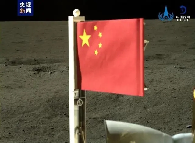 月球背面那一抹鲜艳中国红——用玄武岩“织”出的国旗